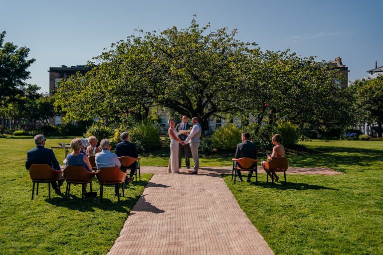 blythswood square glasgow private gardens wedding ceremony bride groom wedding ceremony at tree in gardens